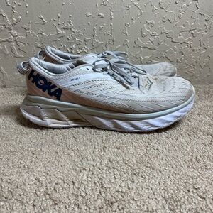 Womens Hoka one one arahi 4 size 8.5